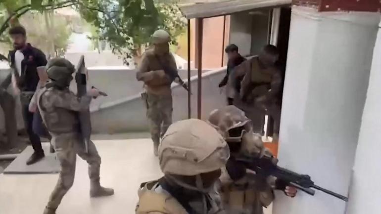 Büyükçekmece’de polis memuru Cihat Ermiş’i şehit eden çeteye operasyon: 9 gözaltı