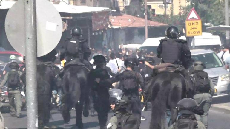 SON DAKİKA: Mescid-i Aksada protestolar başladı: İsrail polisinden peş peşe müdahaleler