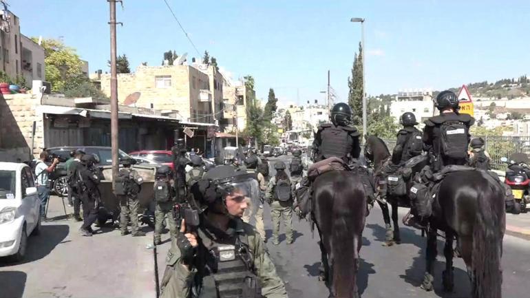 SON DAKİKA: Mescid-i Aksada protestolar başladı: İsrail polisinden peş peşe müdahaleler