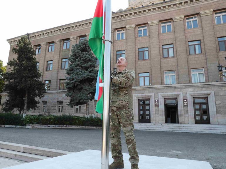 Aliyev, Hankendi ve Hocalıda Azerbaycan bayrağını göndere çekti