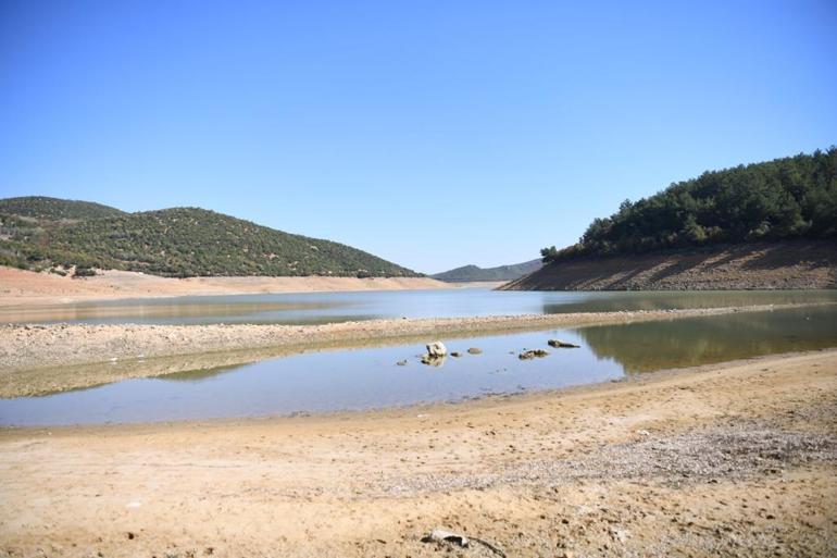 Su seviyesi azaldı Çareyi böyle buldu: Barajın ortasından çağrı