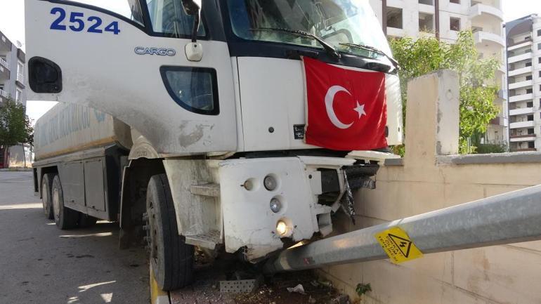 Dur ikazına uymadı, kaza yaptı Ok gibi saplandı