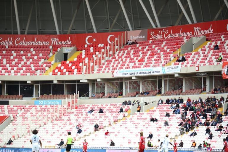 Sivasspor-Kasımpaşa maçında tribünler boş kaldı