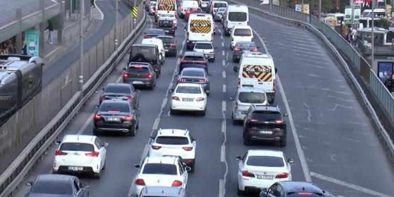 İstanbul trafiğinde cuma yoğunluğu Yüzde 72lere ulaştı