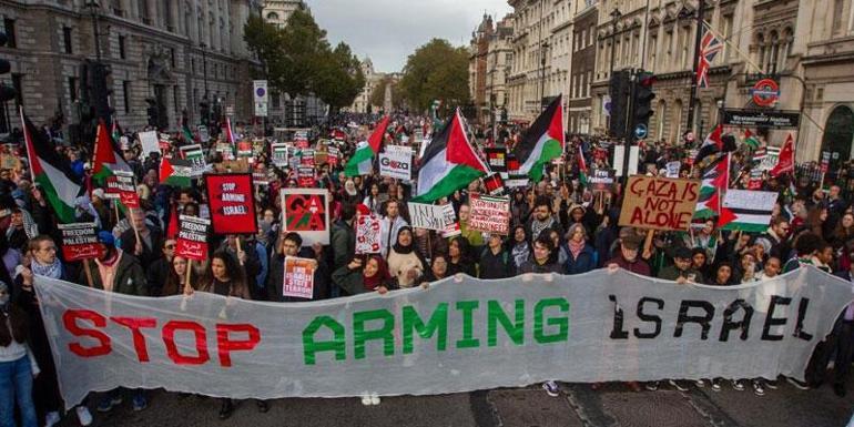 Londra’da Filistin’e destek yürüyüşü: Gazzeyi bombalamayı bırakın
