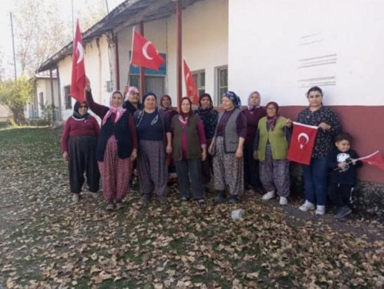 Çocukken ezberledikleri şiirlerle Cumhuriyeti kutladılar