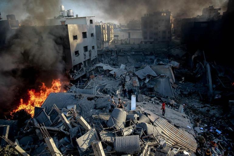 Gazzede on binler hastanelere sığındı
