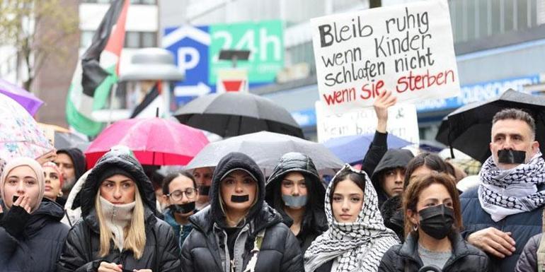 Almanyada Gazze yürüyüşü: Çocuklar uyurken sessiz olun, ölürken değil