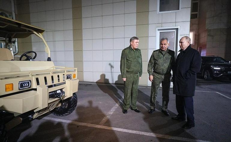 Putinden karargah ziyareti: Şoygu ve Gerasimov’dan bilgi aldı
