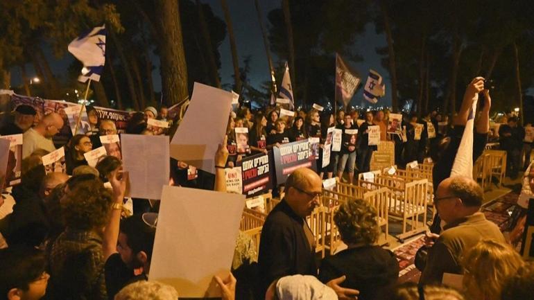 İsrailde muhalefet lideri Lapidden istifa çağrısı