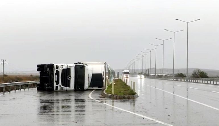 Son dakika... Meteoroloji 66 kenti uyarmıştı Kuvvetli fırtına ve sağanak etkili oluyor