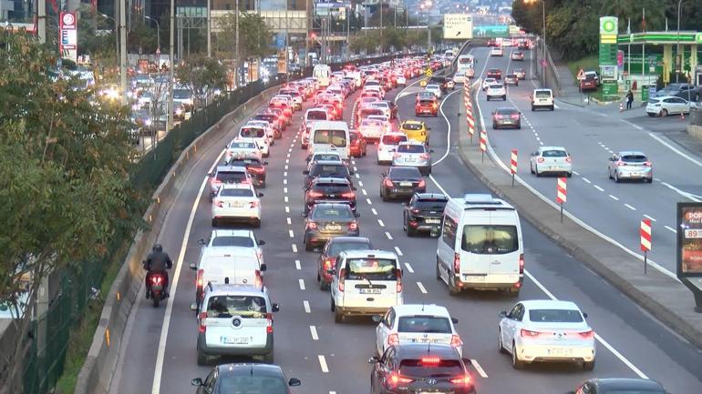 İstanbulda ara tatilin ardından trafik yoğunluğu