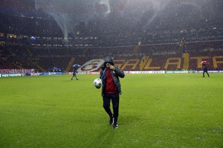 Galatasaray-Manchester United maçı ertelendi mi Zeminin durumu nasıl
