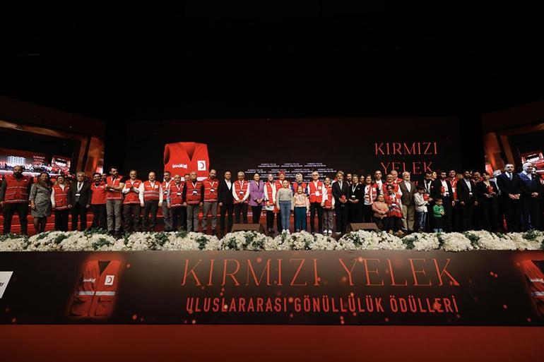 Kırmızı Yelek Uluslararası Gönüllülük Ödülleri sahiplerini buldu