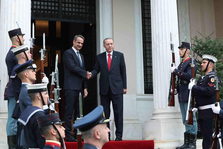 Atina’ya 6 yıl sonra kritik ziyaret: Erdoğan ve Miçotakisten açıklamalar