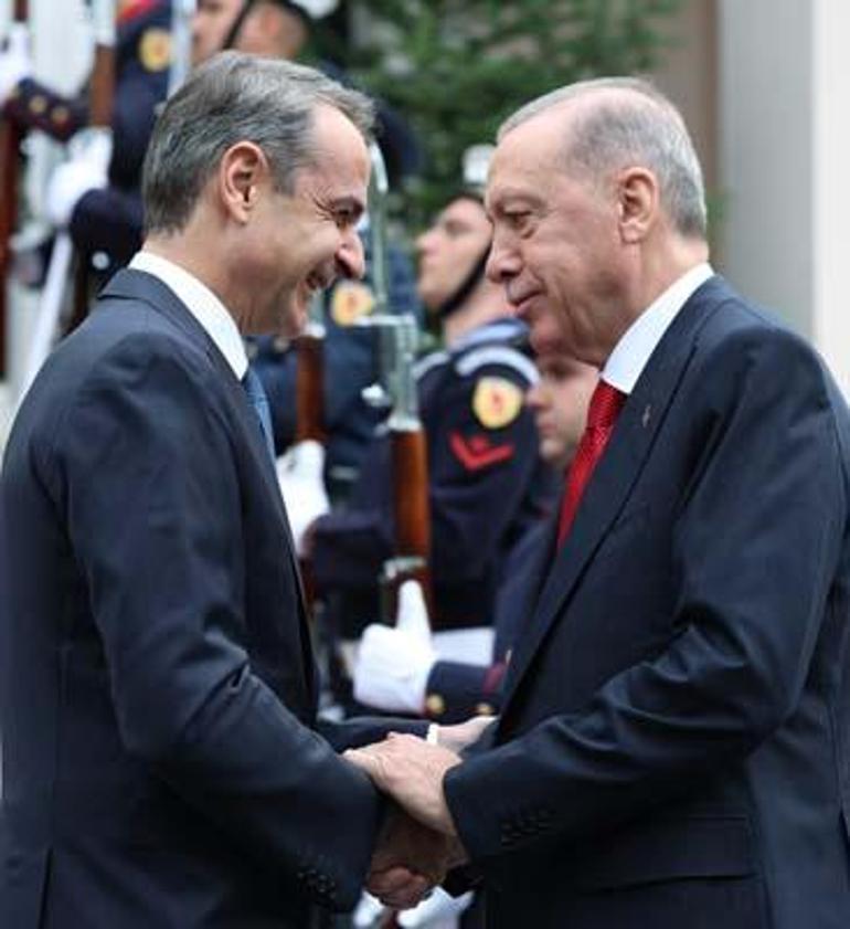 SON DAKİKA: Tarihi ziyaret sonrası Cumhurbaşkanı Erdoğandan önemli mesajlar