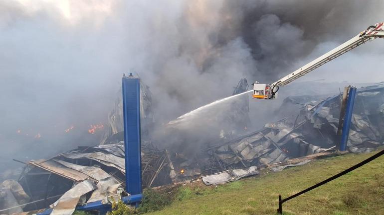 Gebze’de lojistik deposundaki yangın 8 saat sonra kontrol altına alındı