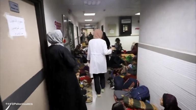 Filistin Kızılayı, hastaneye sığınanların görüntüsünü paylaştı