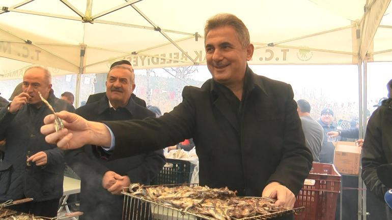 Ankaradaki festivalde 3,5 ton hamsi dağıtıldı