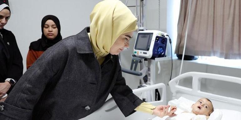 Emine Erdoğandan Türkiyede tedavi gören Filistinli çocuklara ziyaret