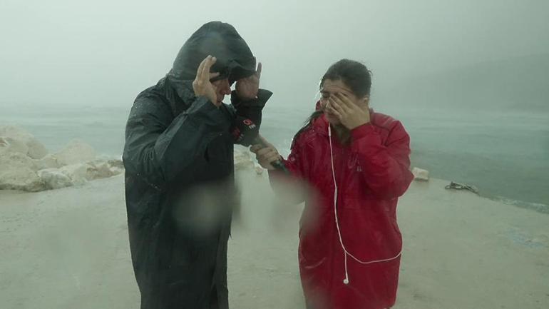 Antalyayı yağış ve fırtına vurdu Canlı yayında yürekler ağza geldi