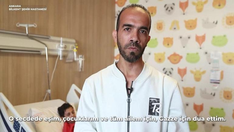 Gazzeli baba Türkiyeye inince şükür secdesi yaptı