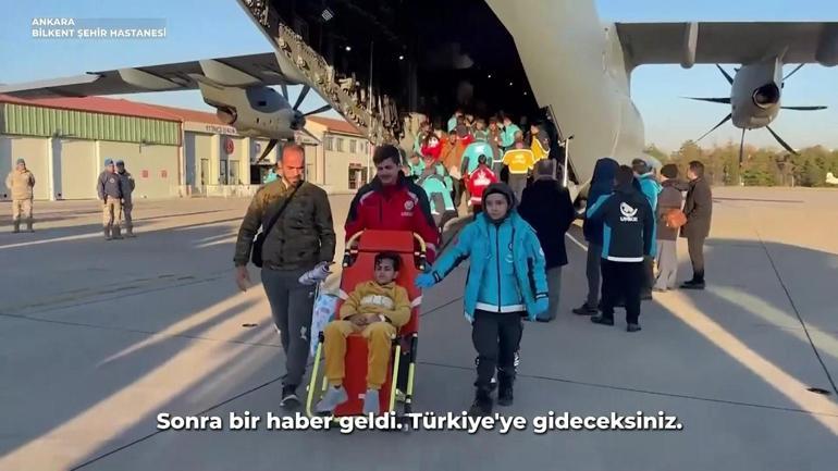 Gazzeli baba Türkiyeye inince şükür secdesi yaptı