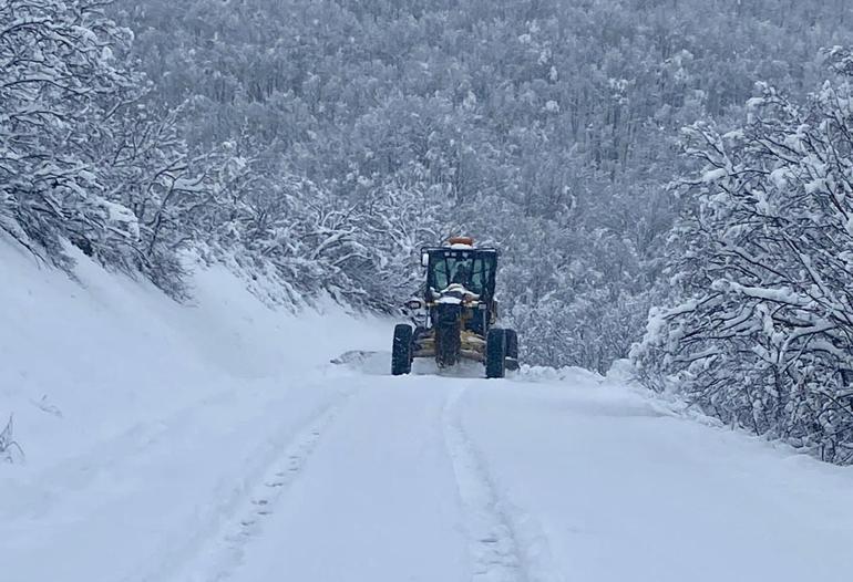 Tunceli’de kar kalınlığı 35 santimetreye ulaştı; 96 köy yolu kapalı