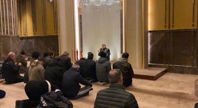 İstanbulda şehitler için camilerde dua edildi