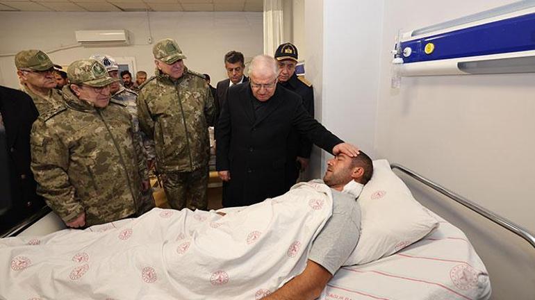 Bakan Güler, Şırnakta yaralı askerleri ziyaret etti