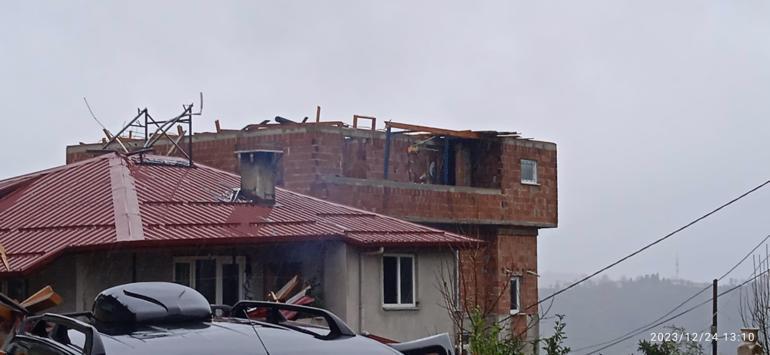 Rizedeki fırtınada 82 çatı uçtu, 13 araç hasar gördü