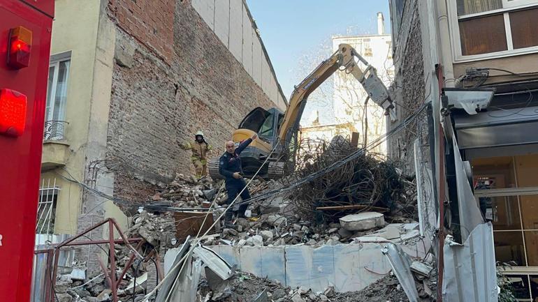 Son dakika... Kadıköyde bina çöktü: Enkaz altında 1 işçi çıkarıldı