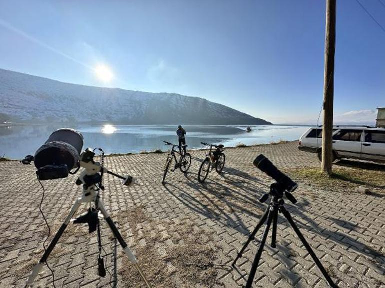 Van Gölü kıyısında teleskopla güneşi gözlemlediler