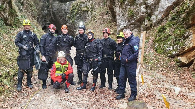 Yer: Slovenya... Mağarada mahsur kalan 5 kişi kurtarıldı