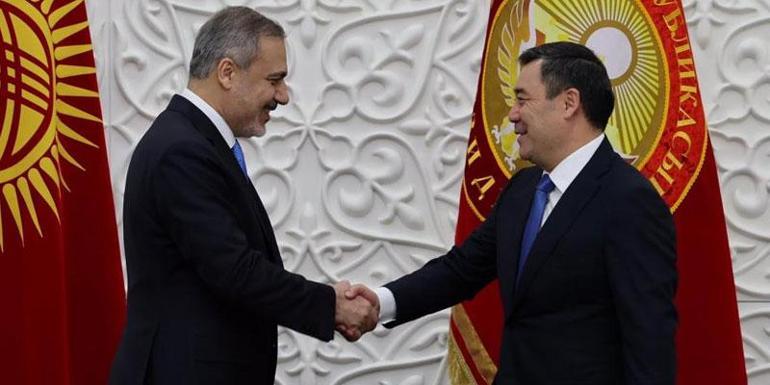 Bakanı Fidan, Kırgızistan Cumhurbaşkanı Caparov ile görüştü
