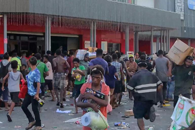 Polisler greve gidince Papua Yeni Gine karıştı: En az 15 ölü