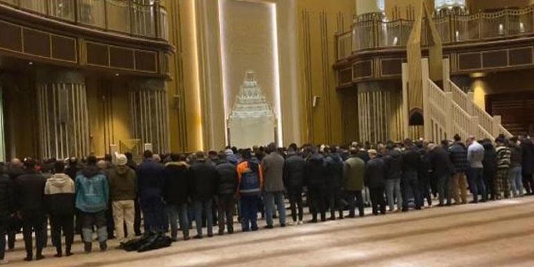 İstanbulda camilerde Regaip Kandili dualarla idrak edildi