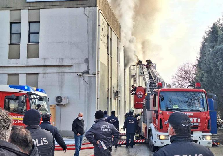 Ankaradaki fabrika yangını, itfaiye ekiplerinin 2 saat süren müdahalesiyle söndürüldü