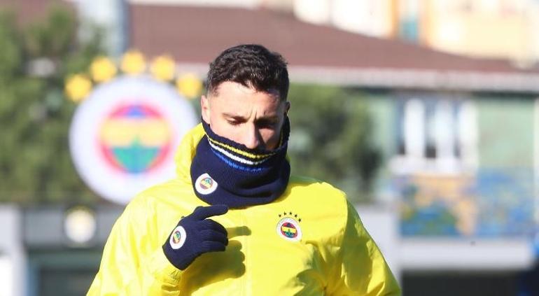 Fenerbahçede yönetim ve teknik heyetten futbolculara mesaj: Bitmedi