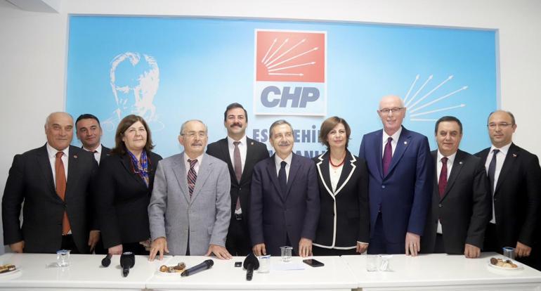 25 yıllık başkanlık dönemi biten Büyükerşen’den CHP’ye eleştiri