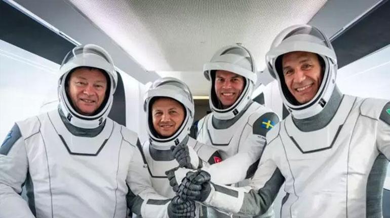 İstasyondan mesaj gönderecek Türkiyenin ilk astronotu Alper Gezeravcı uzaydaki eve varıyor