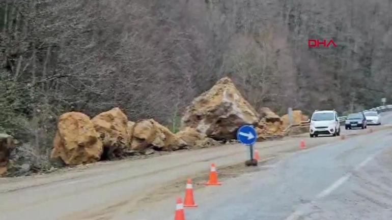 Dev kaya parçaları yola düştü