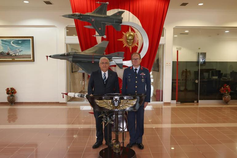 Bakan Güler, 3üncü Ana Jet Üs Komutanlığında incelemelerde bulundu