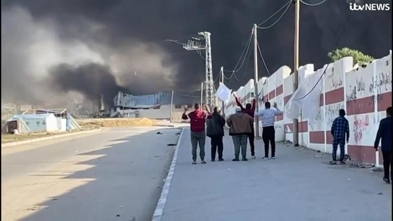 İsrailin hukuk tanımazlığı kamerada… Beyaz bayraklı sivili vurdular