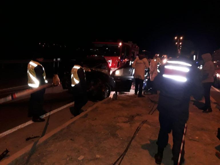 Kayseri-Ankara kara yolunda otomobiller çarpıştı; 2 ölü