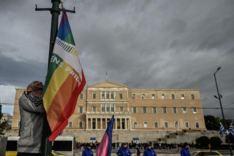 Parlamentodan geçti: Yunanistanda eşcinsel evlilikler artık mümkün