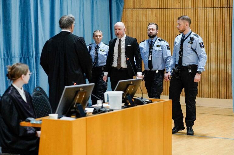 Norveçte 77 kişiyi öldüren Breivik, tecrite karşı açtığı davayı kaybetti
