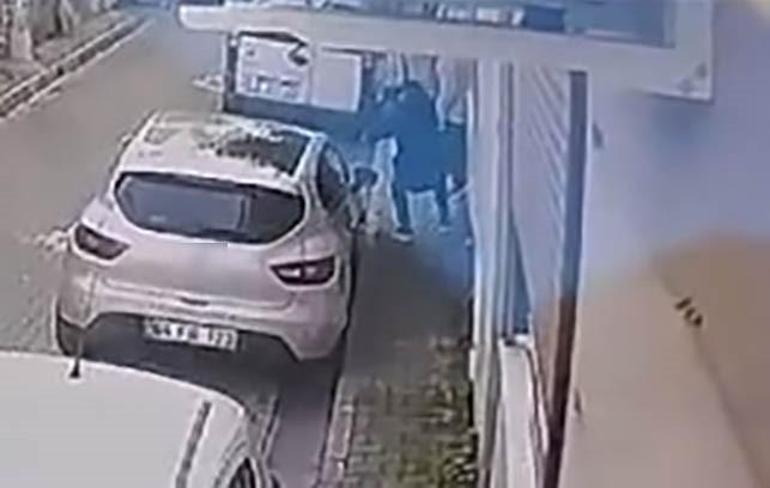 İzmirde ilginç olay: Zile basıp saklandı Kapıyı açan dedesini vurdu...