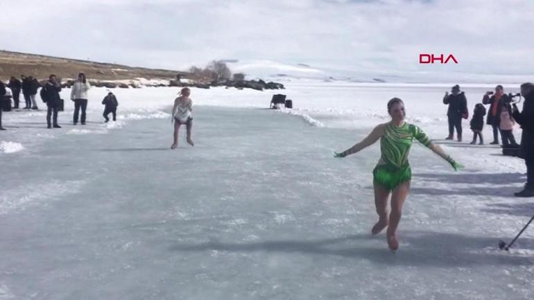 Yüzeyi buz tutan Çıldır Gölü’nde ‘kurtuluş’ dansı
