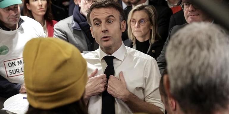Fransız çiftçiler katıldığı tarım fuarını bastı:  Macron şaştı kaldı